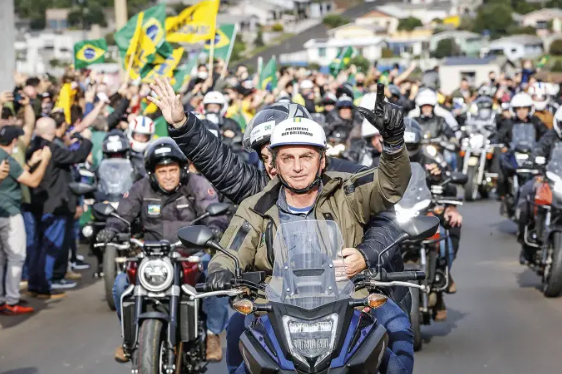 Imagem Ilustrando a Notícia: Bolsonaro faz motociata em São Paulo; evento deve custar cerca de R$ 1 milhão