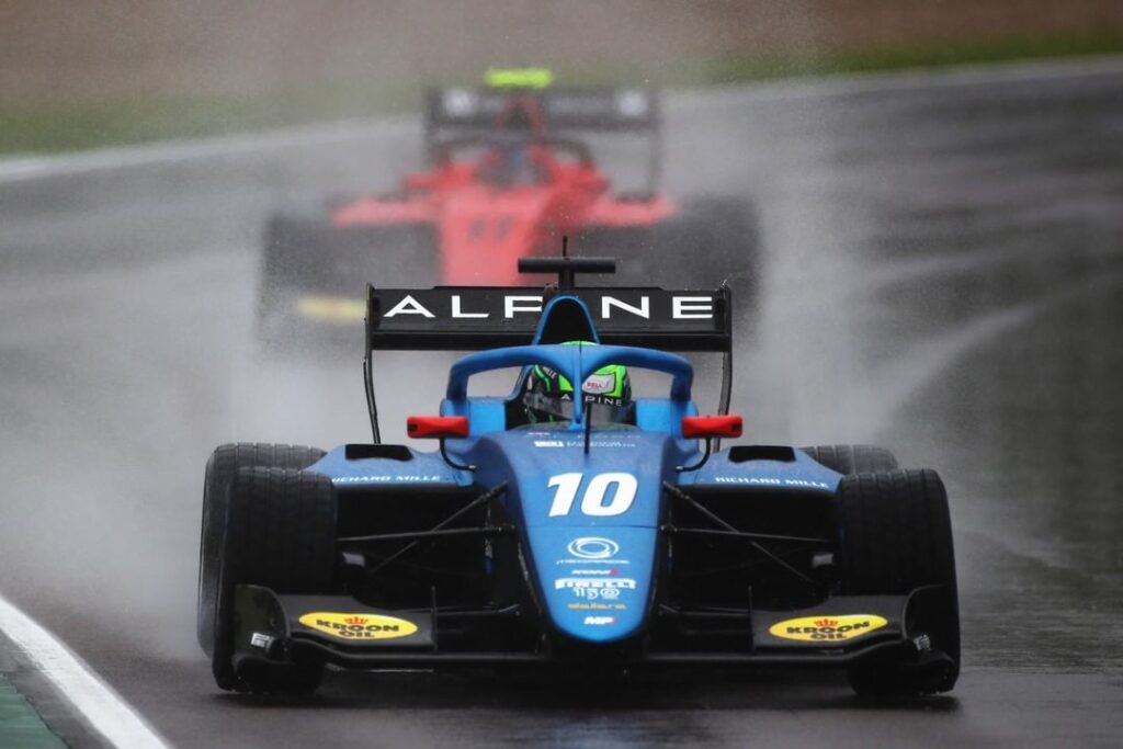 Imagem Ilustrando a Notícia: FIA F3: Caio Collet é quarto no grid de Ímola no sábado e nono no domingo