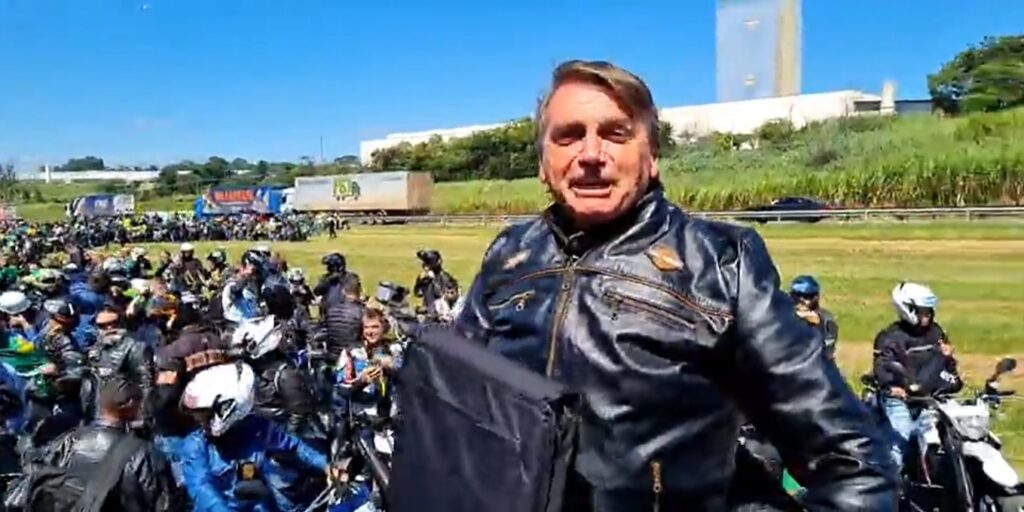 Imagem Ilustrando a Notícia: Bolsonaro deve participar de motociata em Goiânia na sexta