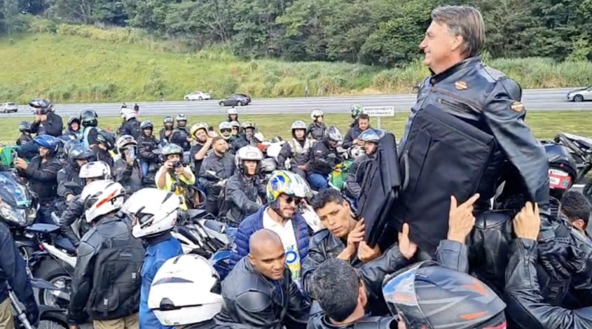 Imagem Ilustrando a Notícia: Bolsonaro participa de motociata e entrega títulos de terra em Rio Verde na quarta-feira