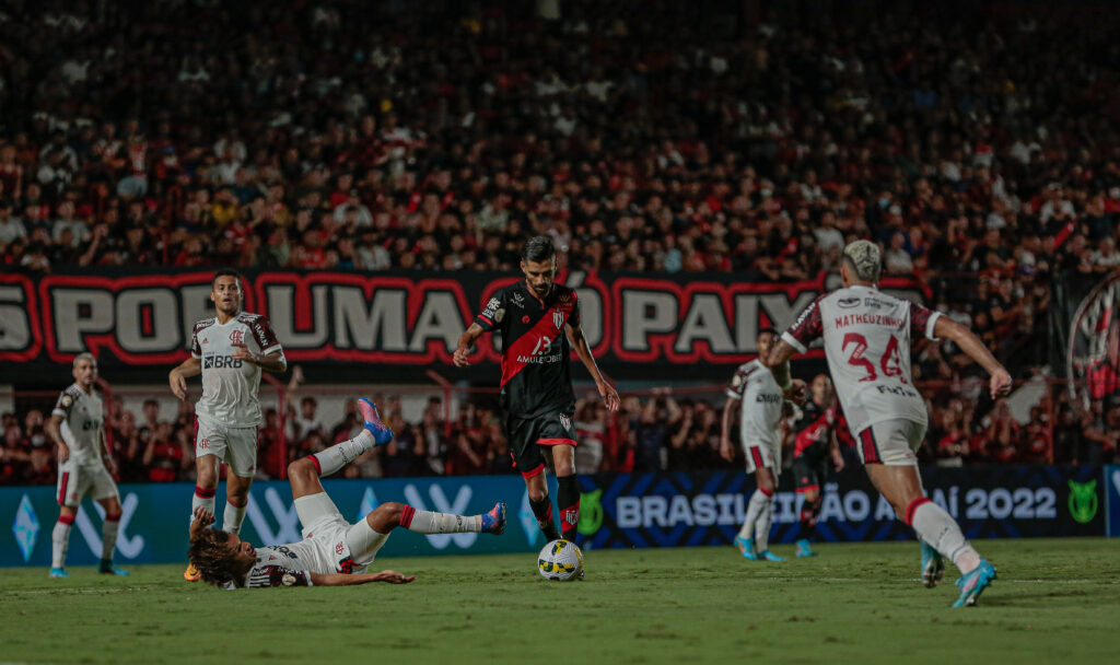Imagem Ilustrando a Notícia: Apesar de empate, Louzer diz que atuação do Atlético diante do Flamengo o agradou