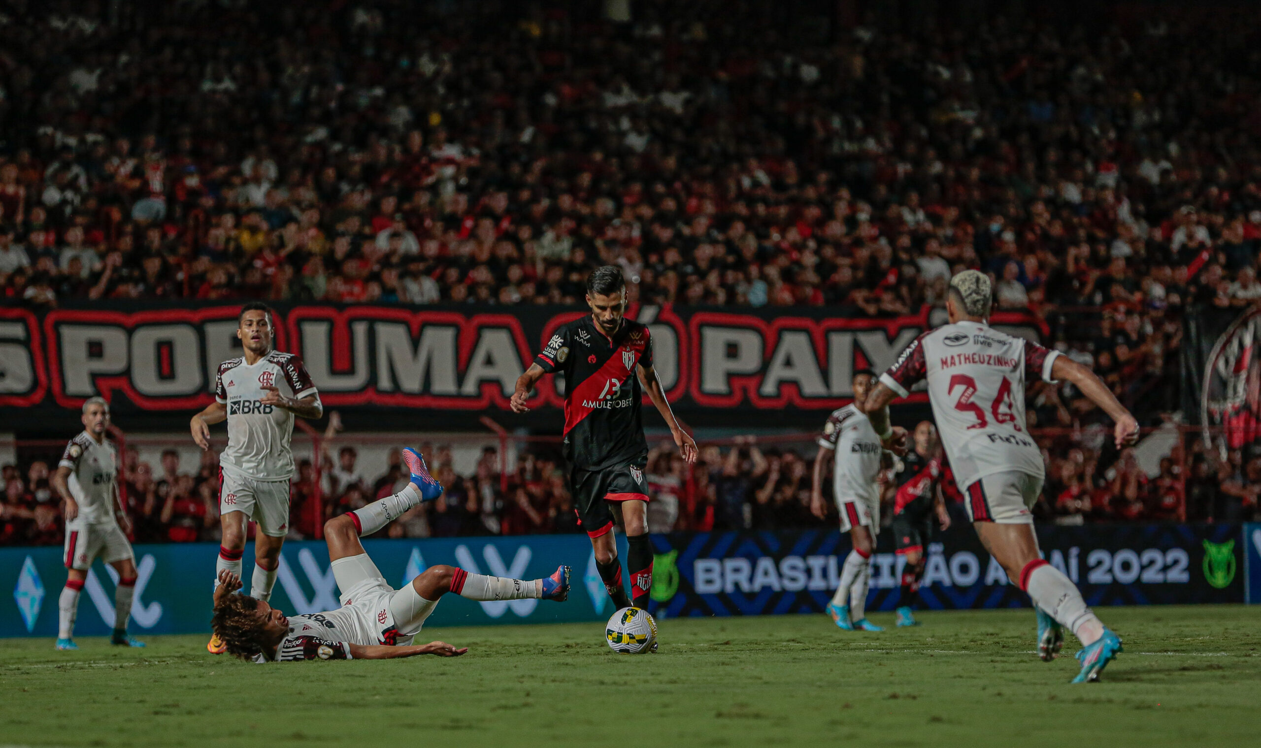 Flamengo cede empate ao Fluminense e desperdiça oportunidade de