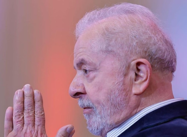 Imagem Ilustrando a Notícia: Lula sobre Arthur Aguiar: “Montou uma fábrica de computador para mandar mensagem para votar nele”