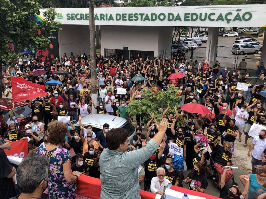 Imagem Ilustrando a Notícia: MP notifica governo de Goiás para realização de concurso público da Rede Estadual de Ensino