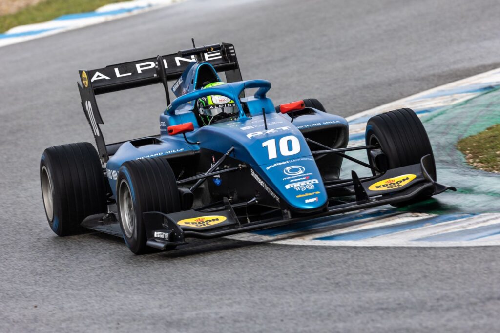 Imagem Ilustrando a Notícia: Caio Collet chega a Ímola animado por testes coletivos da FIA F3 na Espanha