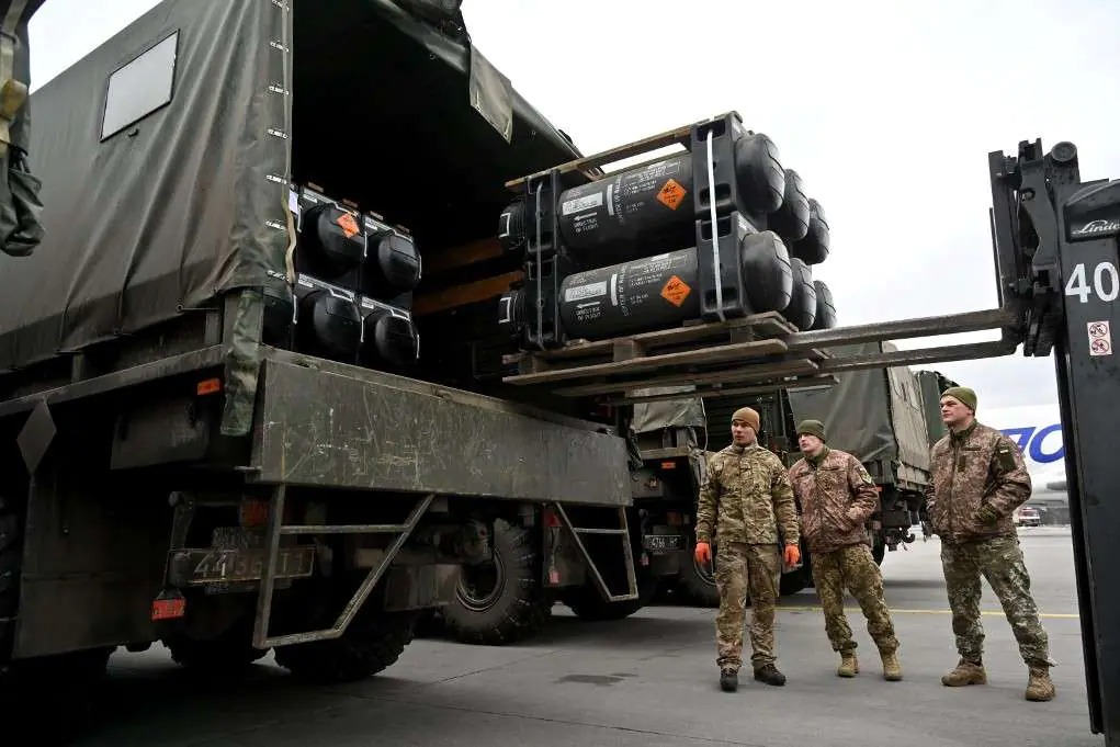 Imagem Ilustrando a Notícia: Terceira Guerra Mundial? Otan doa armas pesadas para a Ucrânia combater Rússia