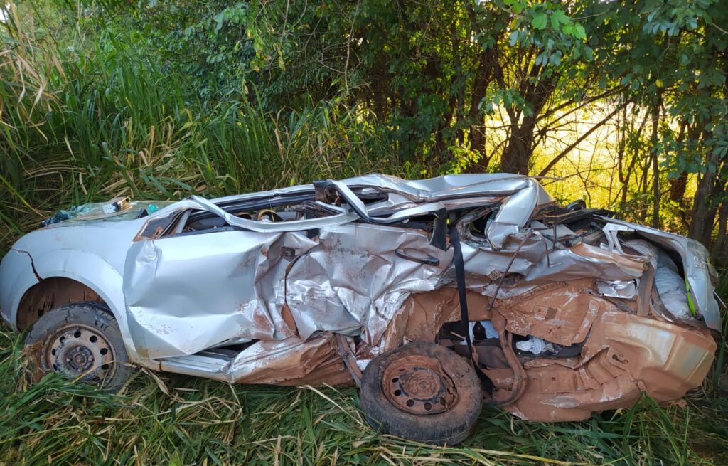 Imagem Ilustrando a Notícia: Bebê morre e cinco pessoas ficam feridas após colisão entre dois carros na BR-060, em Rio Verde