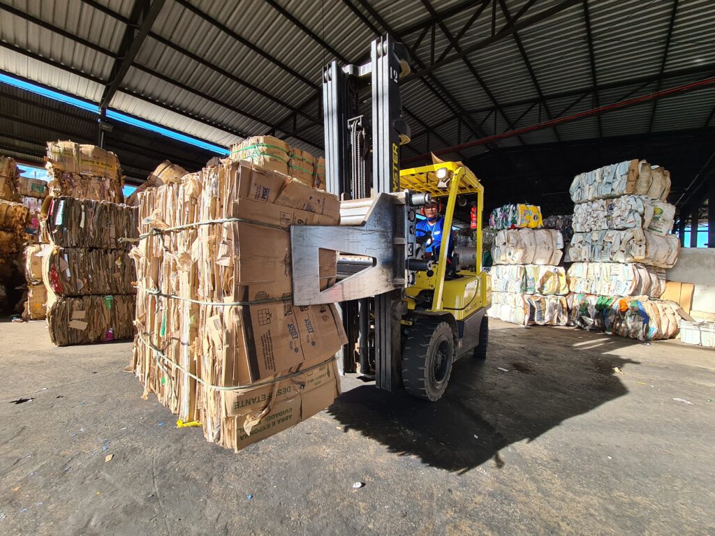 Imagem Ilustrando a Notícia: Usina projetada em parceria da UFG com o Governo revoluciona reciclagem em Goiás