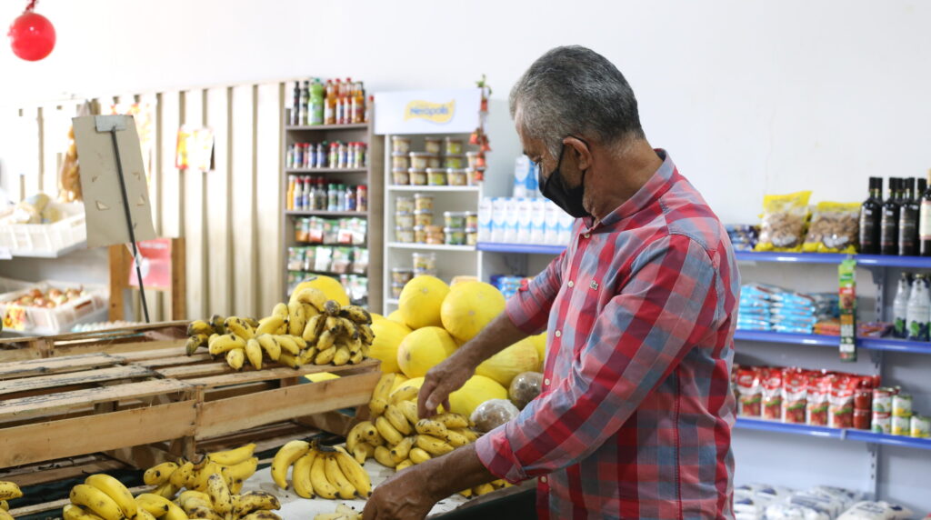 Imagem Ilustrando a Notícia: Com taxa de 1,62% em março, alta nos alimentos puxa a inflação do país