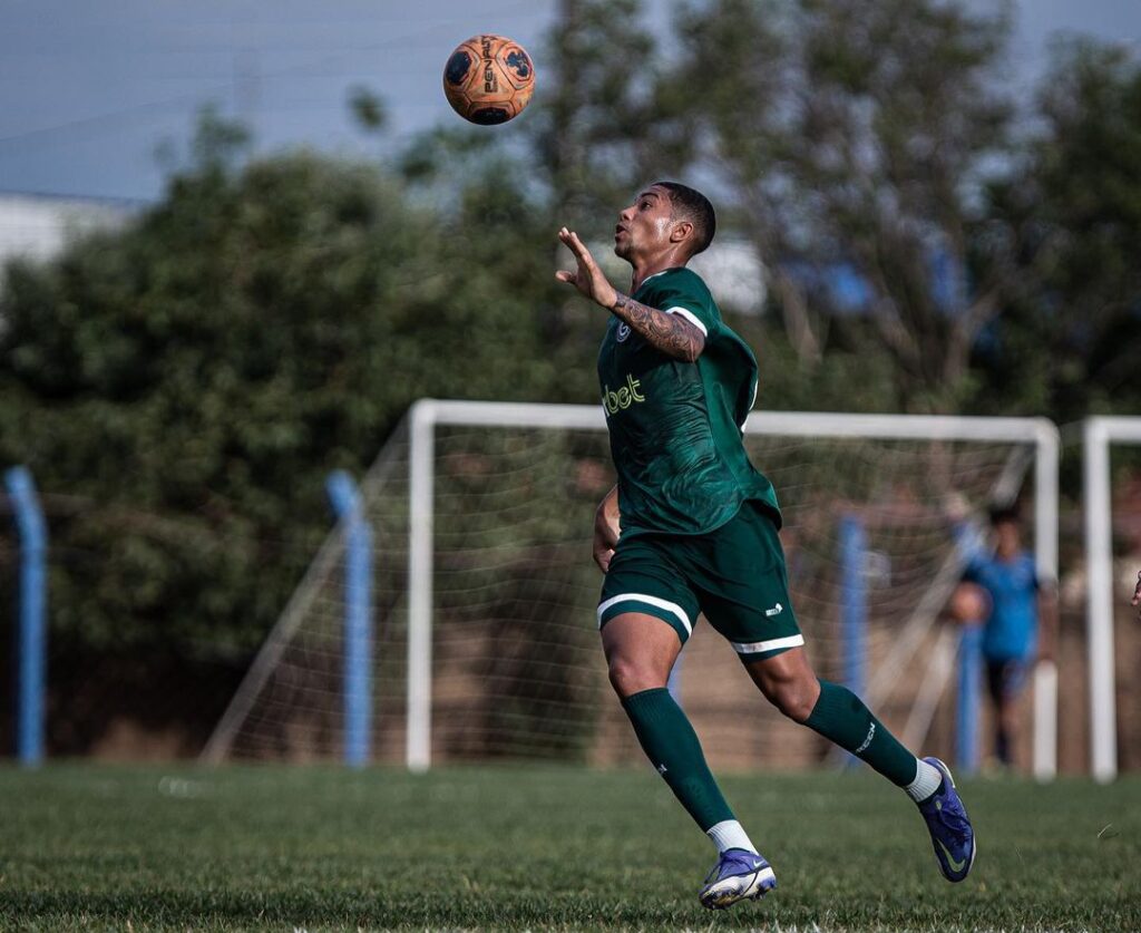 Imagem Ilustrando a Notícia: Goiás renova vínculo com jovem atacante do Sub-20 por mais uma temporada