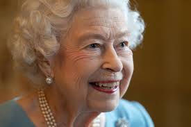 Imagem Ilustrando a Notícia: Rainha Elizabeth II fala pela primeira vez sobre ter ficado com sequelas da Covid-19