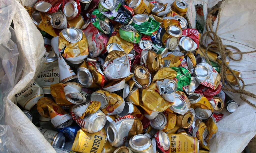 Imagem Ilustrando a Notícia: Brasil reciclou 98,7% das latas de alumínio produzidas no país em 2021, aponta Abralatas