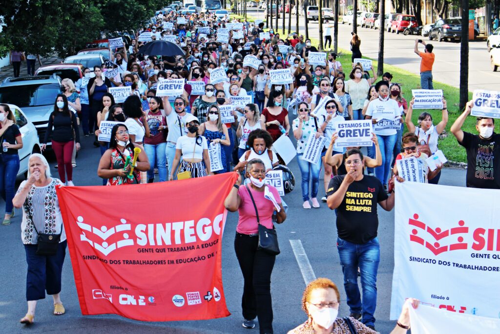 Imagem Ilustrando a Notícia: Proposta de 10,16% não agrada professores da rede municipal da Educação e greve continua