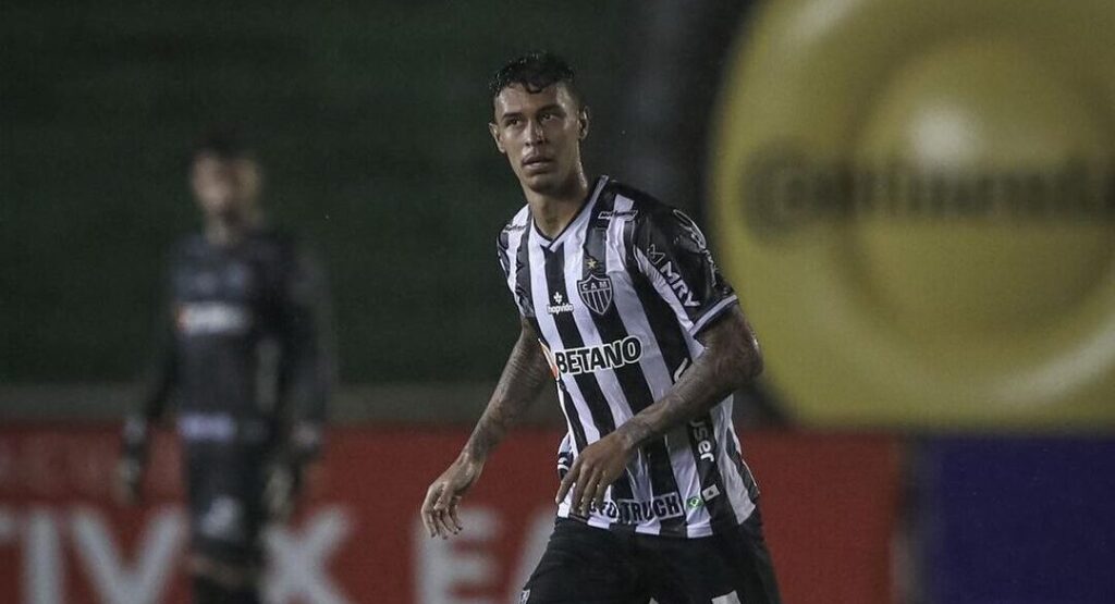 Imagem Ilustrando a Notícia: Pouco utilizado no Atlético Mineiro, Goiás demonstra interesse em zagueiro para a Série A