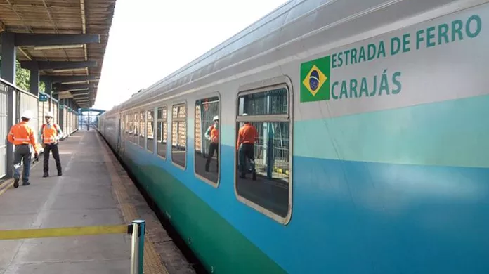 Imagem Ilustrando a Notícia: Conheça o trem que liga Maranhão e Pará e que virou polêmica envolvendo Bolsonaro