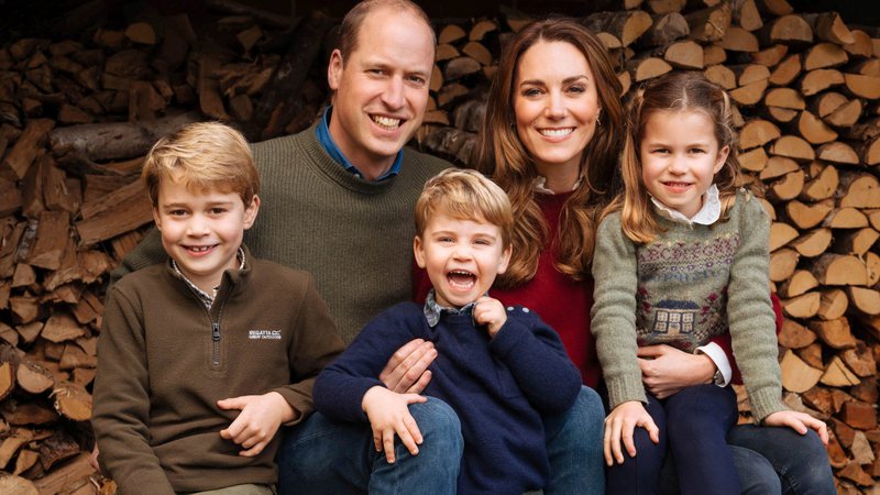 Imagem Ilustrando a Notícia: Confira quais são marcas de roupas mais usadas pelos filhos de Kate Middleton e príncipe William