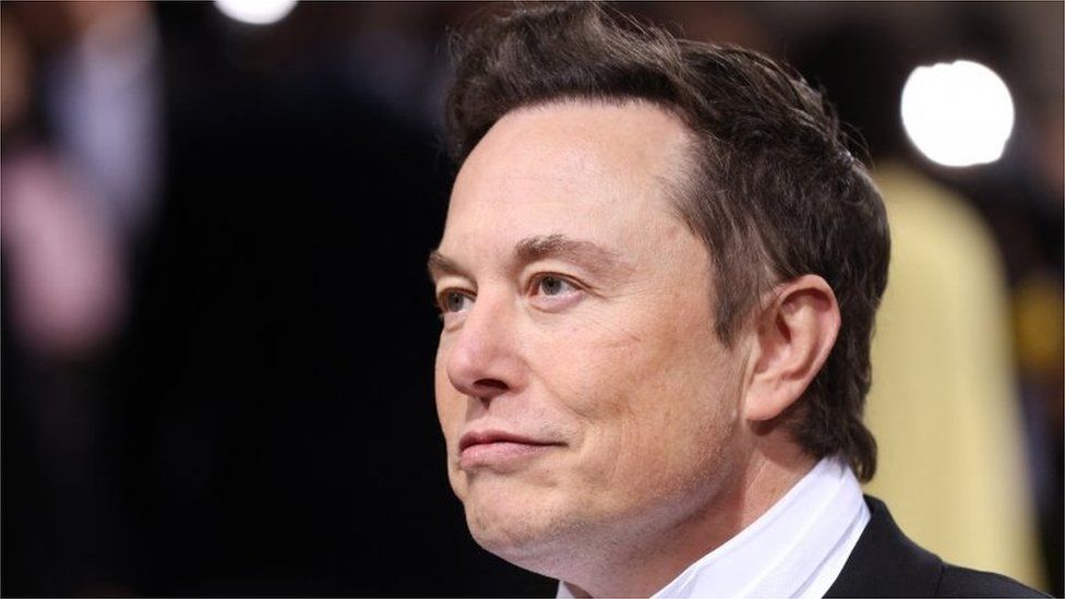 Imagem Ilustrando a Notícia: Twitter pretende exigir que Elon Musk pague os US$ 44 bilhões combinados