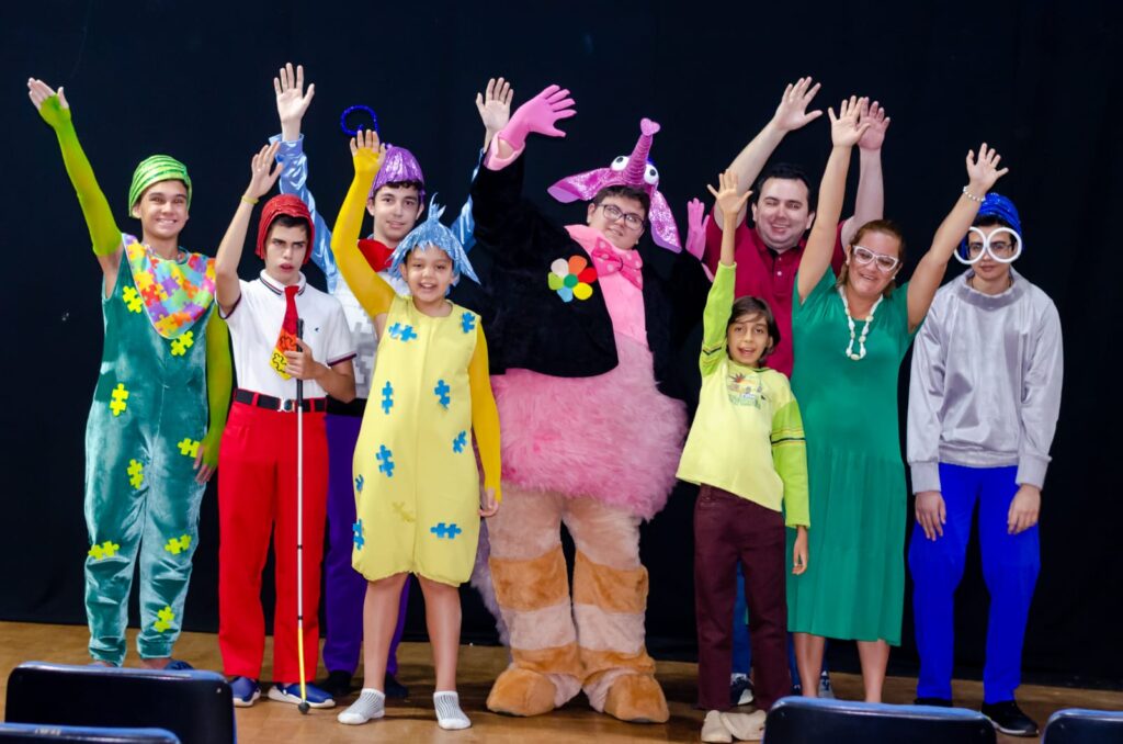 Imagem Ilustrando a Notícia: Musical ‘Atípicamente’ é apresentado no Teatro Goiânia com a participação de 39 autistas