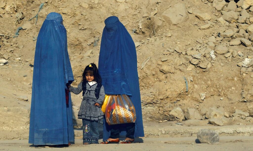 Imagem Ilustrando a Notícia: Talibã rejeita pedido da ONU para reverter restrições às mulheres no Afeganistão