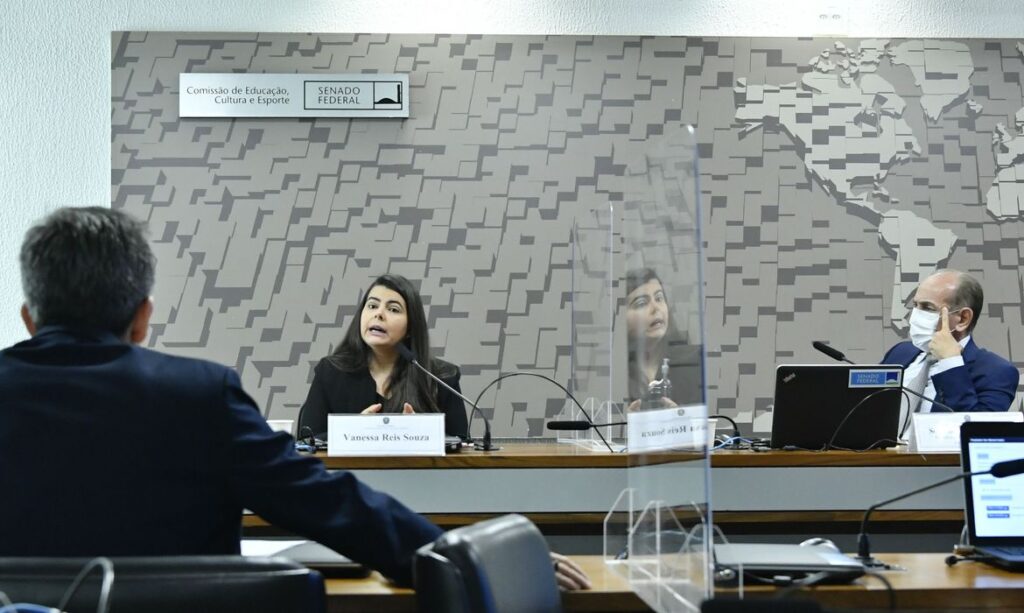 Imagem Ilustrando a Notícia: Ex-chefe do cerimonial do MEC depõe em comissão do Senado