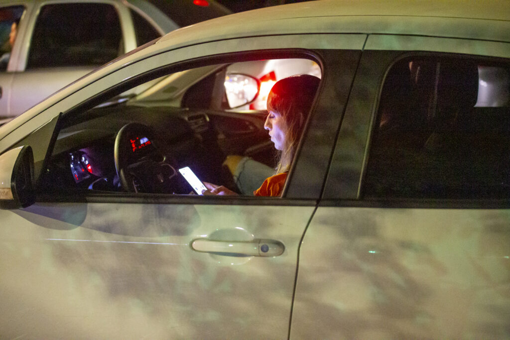Imagem Ilustrando a Notícia: 46 motoristas são flagrados por dia utilizando celular no trânsito