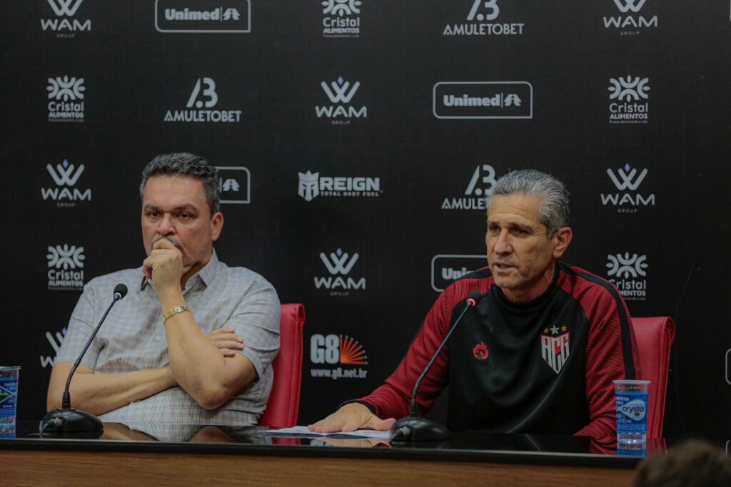 Imagem Ilustrando a Notícia: Substituto de Umberto Louzer, Jorginho é apresentado pelo Atlético Goianiense