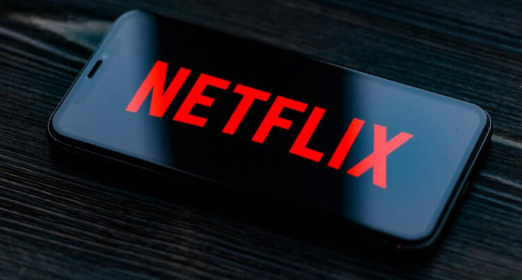 Imagem Ilustrando a Notícia: Netflix vai cobrar adicional por usuários em casas diferentes