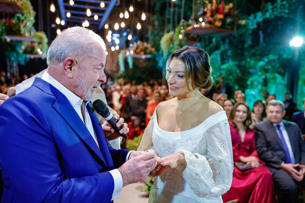 Imagem Ilustrando a Notícia: Com cerimonia recheada de famosos, Lula e Janja se casam em São Paulo