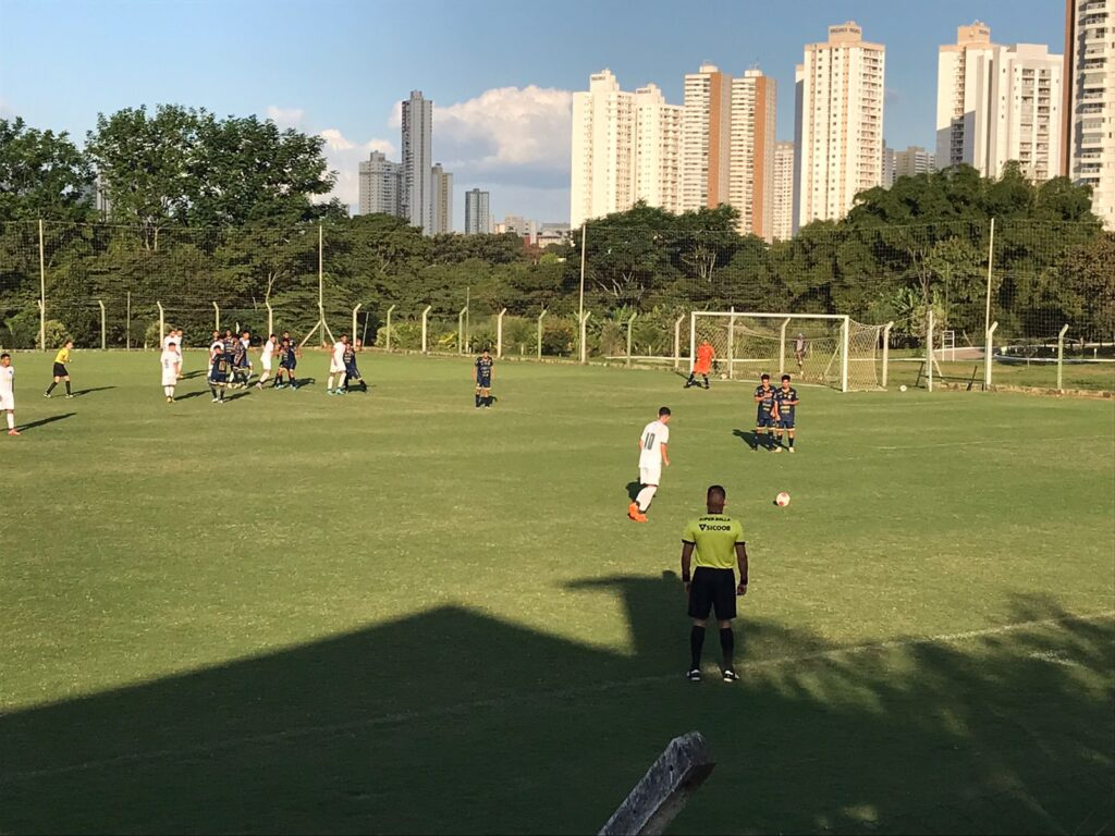 Imagem Ilustrando a Notícia: Com gols no final, Goiás vence Aparecidense pelo Goianão Sub-20
