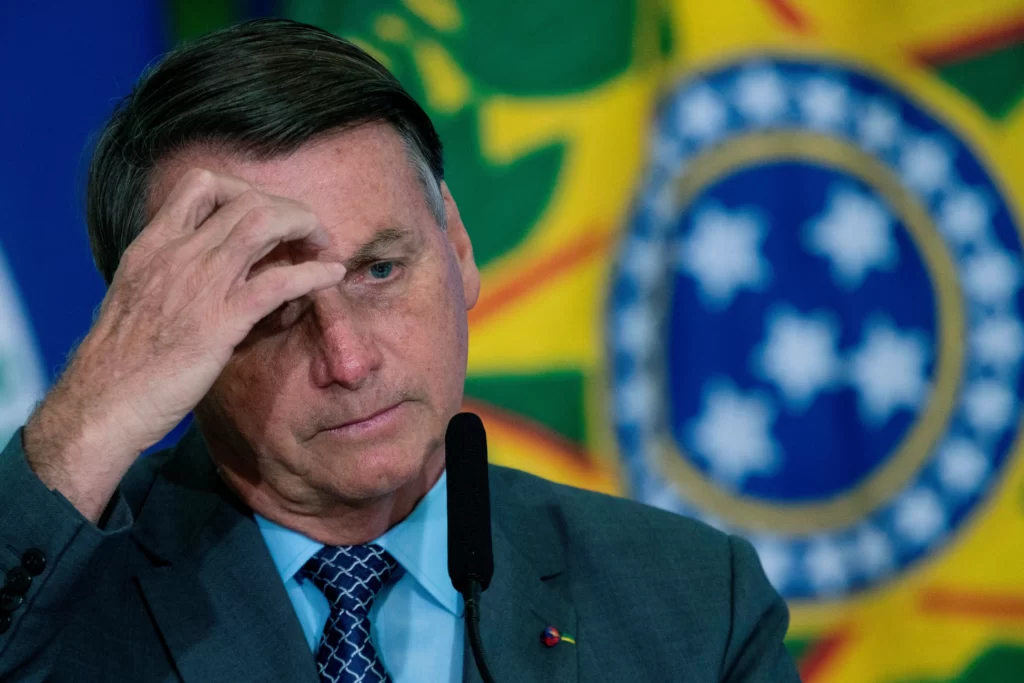 Imagem Ilustrando a Notícia: Bolsonaro defende ‘sertanejos humildes’ e diz que artistas grandes são revoltados com ele