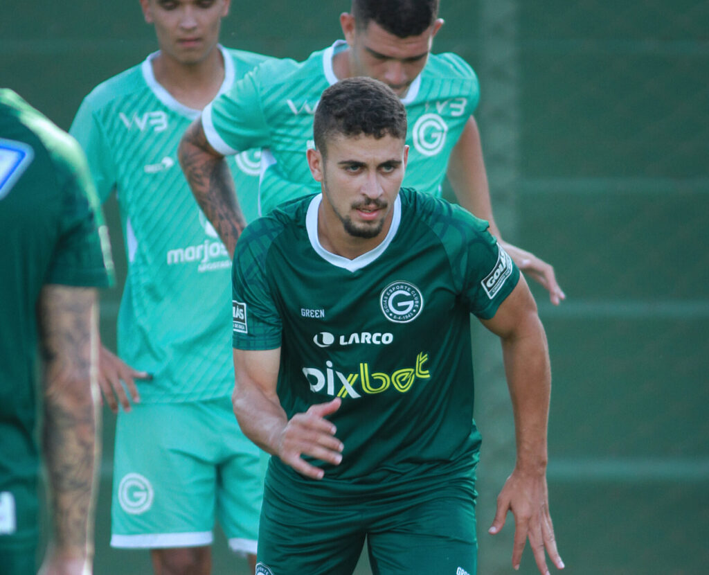 Imagem Ilustrando a Notícia: Atacante Luiz Filipe passará por cirurgia antes de retornar ao Goiás