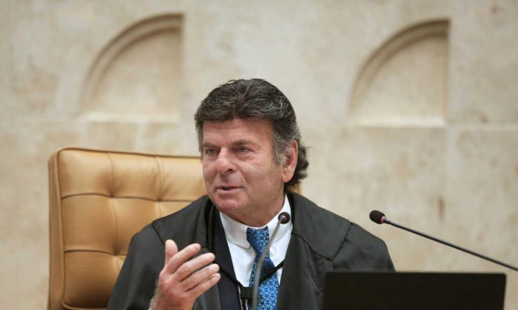 Imagem Ilustrando a Notícia: Ministro Luiz Fux vota pela constitucionalidade da multa para quem recusa fazer teste do bafômetro