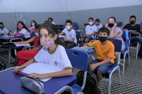 Imagem Ilustrando a Notícia: Projeto leva educação financeira para crianças e adolescentes em Escolas de Goiás; Veja cronograma