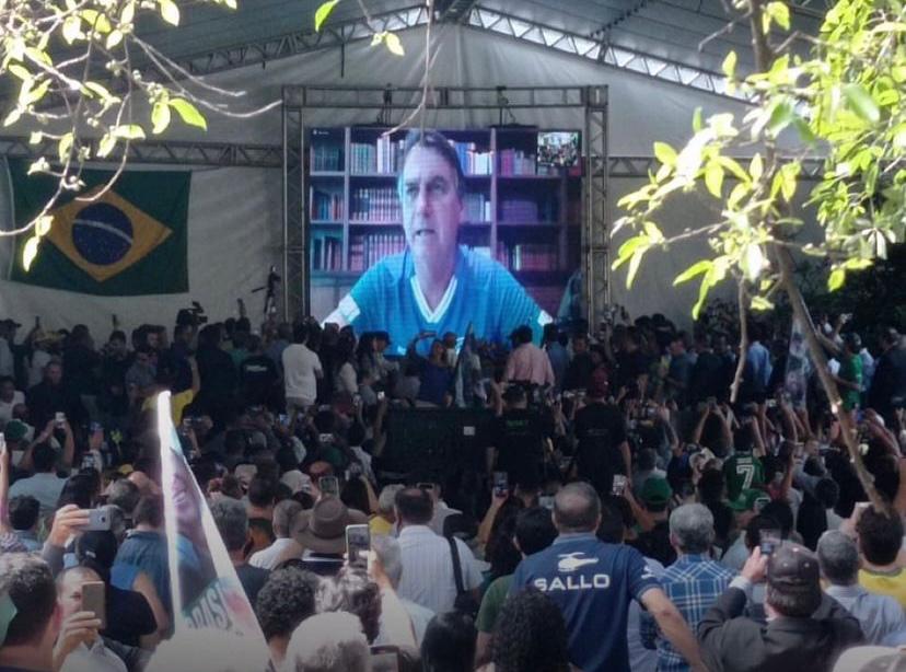 Imagem Ilustrando a Notícia: Discurso de Bolsonaro durante Encontro Nacional do PL repercute mal nas redes sociais