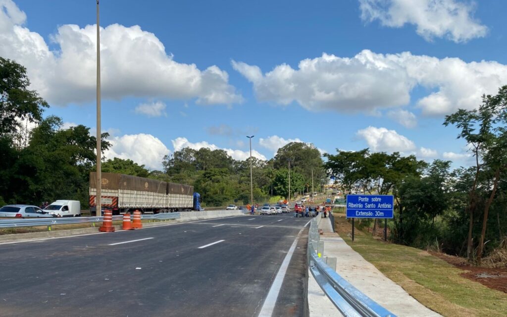Imagem Ilustrando a Notícia: Após meses em obras, trecho do km 508 na BR-153 é liberado e tráfego da região é normalizado