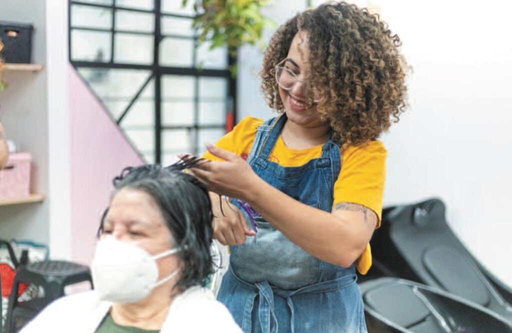 Imagem Ilustrando a Notícia: Mulheres são donas de 55% das pequenas empresas em Goiás
