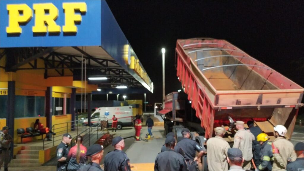 Imagem Ilustrando a Notícia: Hidrolândia: PRF e PM prendem motorista que levava 2 toneladas de maconha