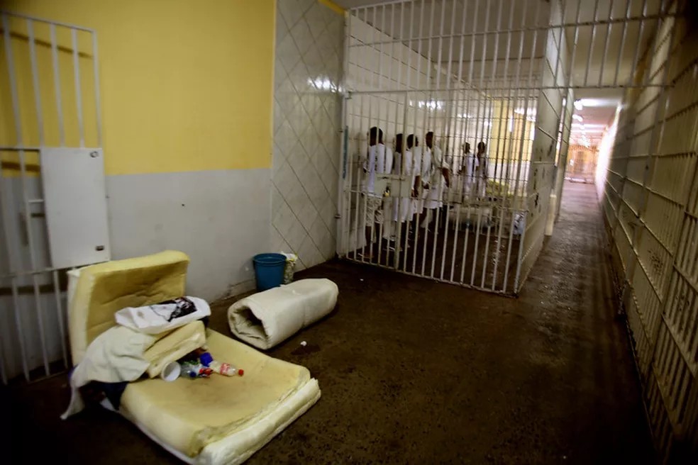 Imagem Ilustrando a Notícia: Mães e irmãs de presos são obrigadas a fazer sexo como pagamento de dívida na Papuda; Ministério diz que vai investigar