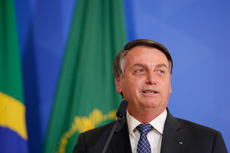 Imagem Ilustrando a Notícia: Bolsonaro critica margem de lucro da Petrobras e exonera ministro