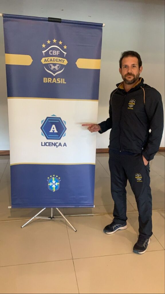 Imagem Ilustrando a Notícia: Lucas Oliveira destaca experiência em curso de treinador licença A da CBF: “Um aprendizado gigantesco”