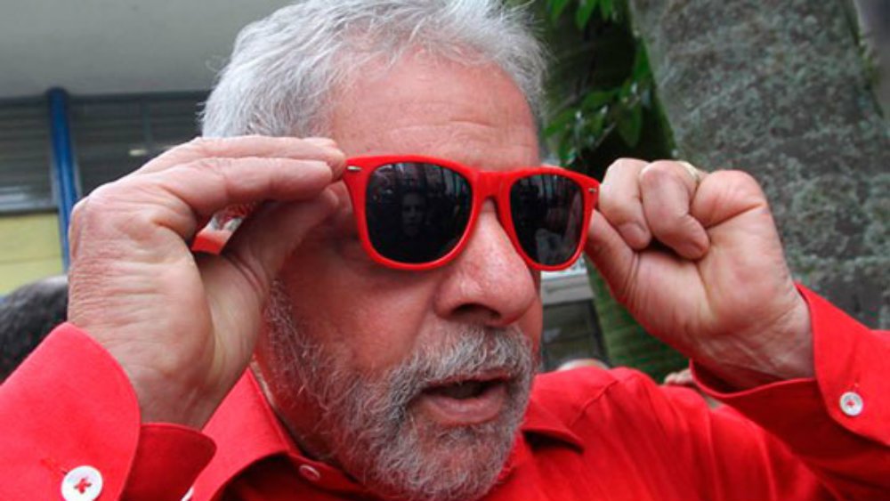 Imagem Ilustrando a Notícia: Parceria com os nerds? Lula é associado ao Dia da Toalha e fica entre os assuntos mais comentados no Twitter