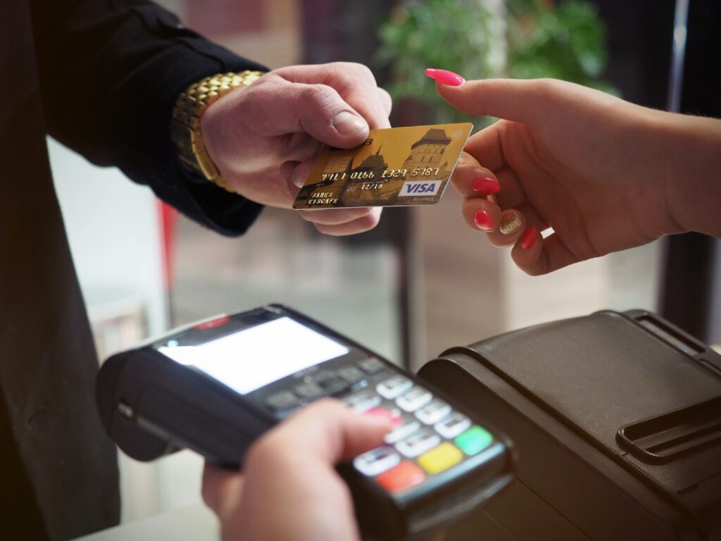 Imagem Ilustrando a Notícia: Pagamentos com cartões de crédito crescem mais de 42% no primeiro trimestre de 2022