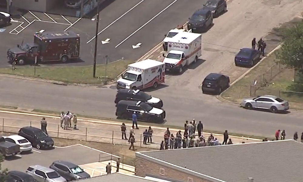 Imagem Ilustrando a Notícia: Novo tiroteio em escola de ensino fundamental dos EUA deixa 15 pessoas mortas