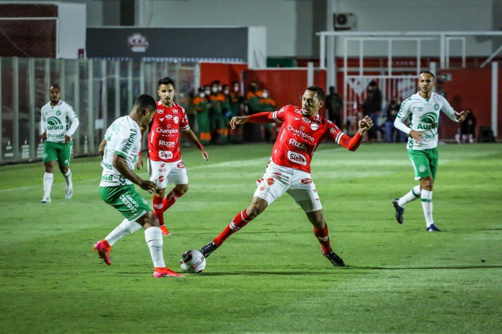Imagem Ilustrando a Notícia: Na estreia de Dado Cavalcanti, Vila Nova fica no 0 a 0 com a Chapecoense