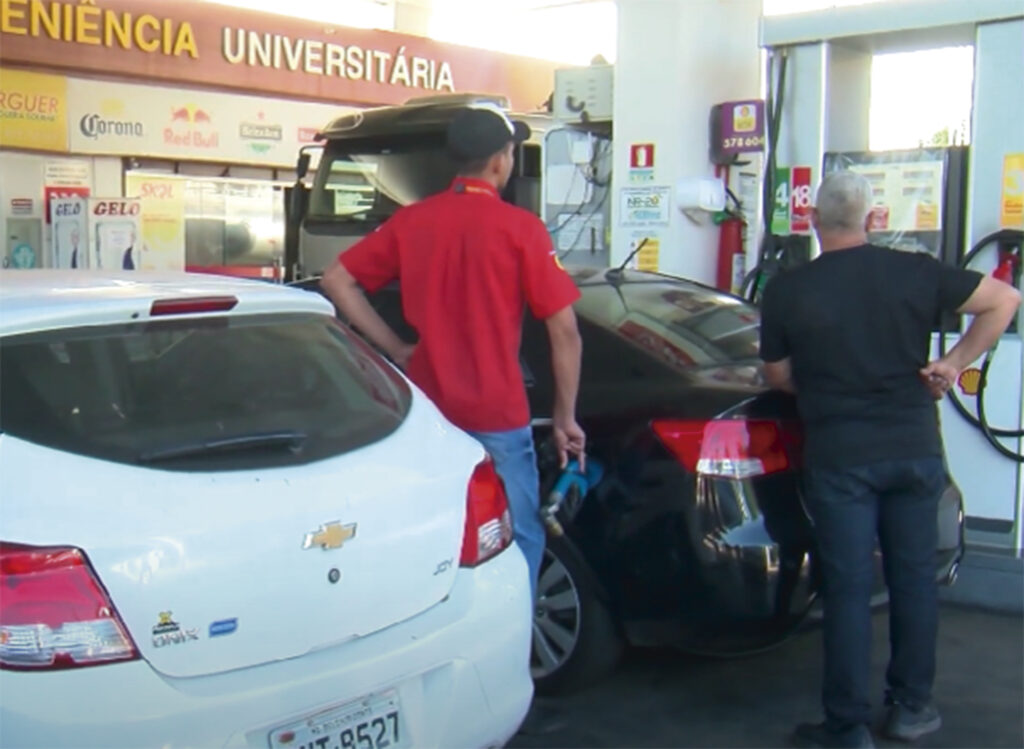 Imagem Ilustrando a Notícia: Congelamento do ICMS reduzirá R$ 0,85 da gasolina e R$ 0,14 do diesel