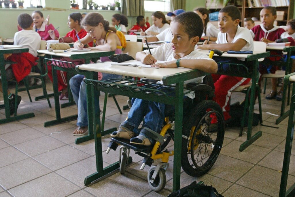 Imagem Ilustrando a Notícia: Abandono escolar é mais frequente em pessoas com deficiência