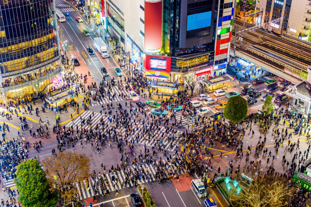 Imagem Ilustrando a Notícia: Japão abre as fronteiras para turistas brasileiros e volta a receber os visitantes pelas mais  divertidas ruas da sua Capital