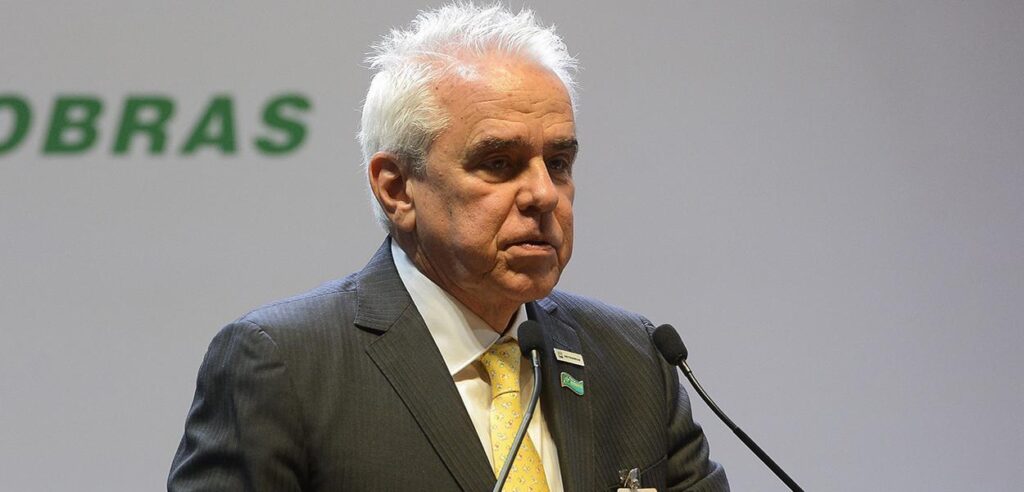 Imagem Ilustrando a Notícia: Ex-presidente da Petrobras diz que celular tinha mensagens que incriminam Bolsonaro