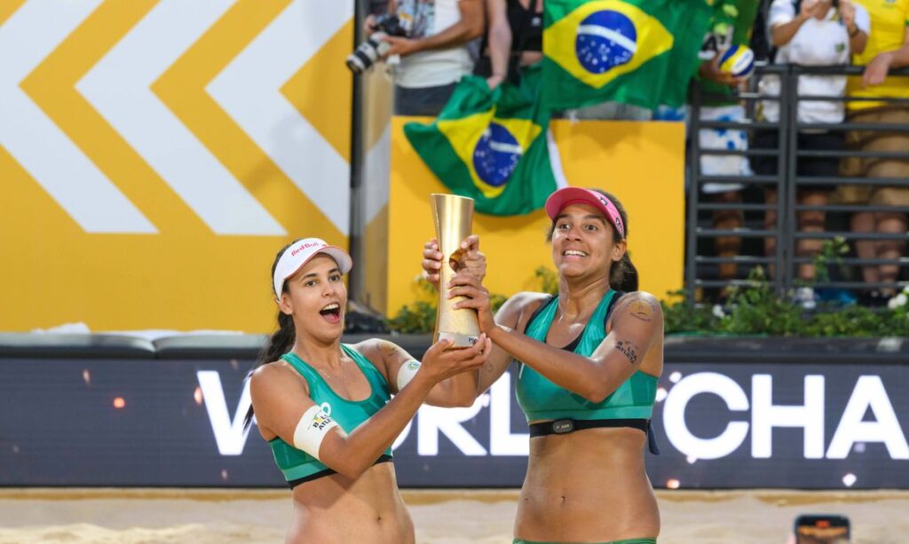 Imagem Ilustrando a Notícia: Brasil é campeão mundial de vôlei de praia com Duda e Ana Patrícia