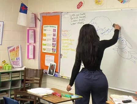 Imagem Ilustrando a Notícia: Nos EUA, pais pedem a demissão de professora do primário: ‘Seu corpo distrai os alunos’